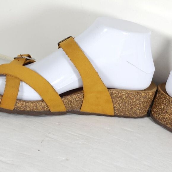 Bio Gold Women's US 9 Yellow Leather Toe Ring Slip On Low Wedge Sandals ITALY - Picture 9 of 16